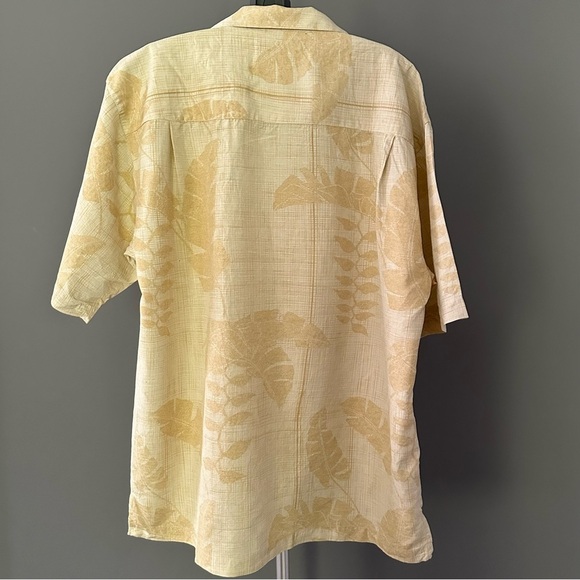 Tommy Bahama Hawaiian Floral Shirt - Picture 2 of 7